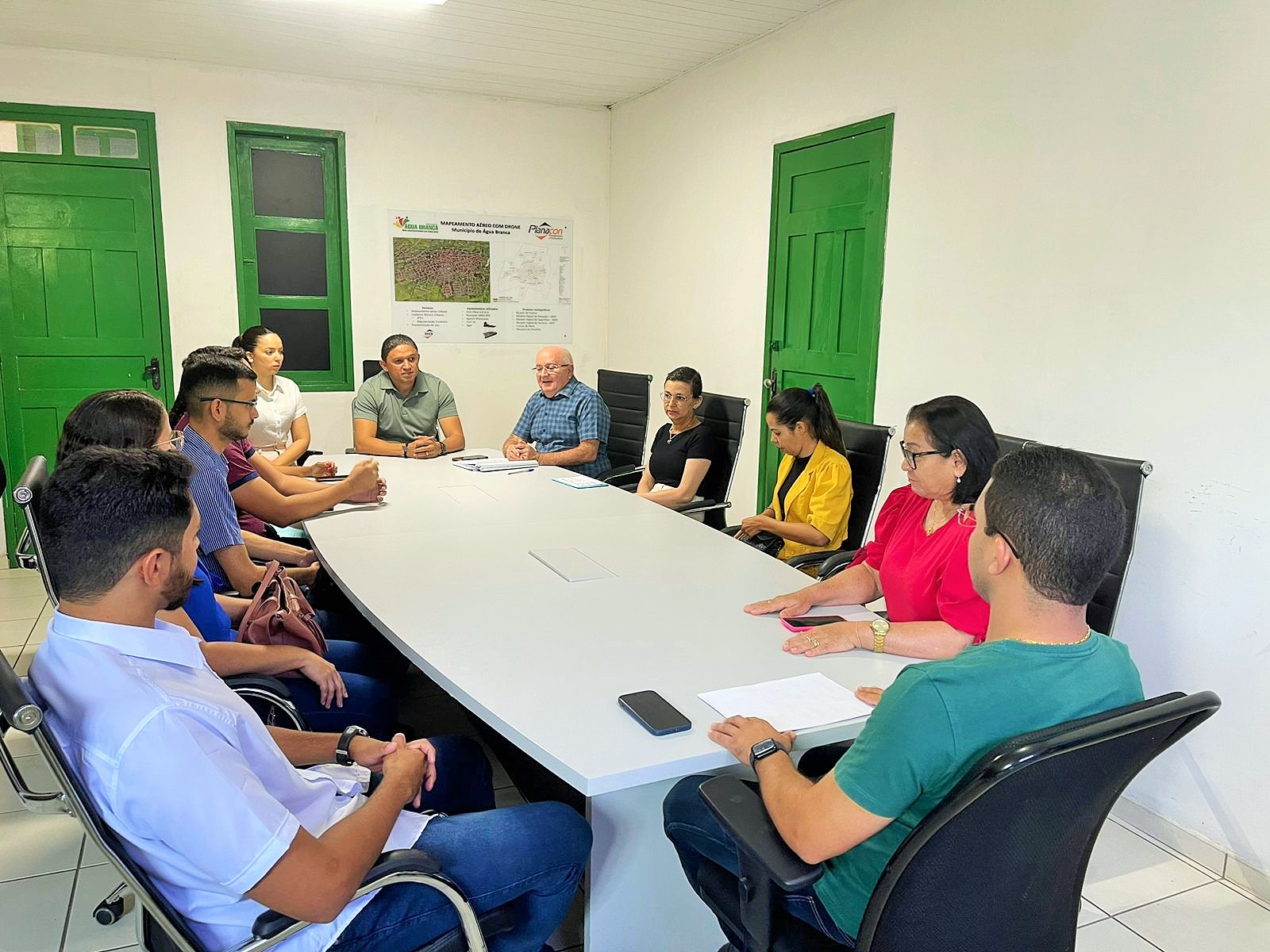 Prefeito Júnior Ribeiro nomeia aprovados no concurso da Educação e Saúde de Água Branca Prefeito Júnior Ribeiro nomeia aprovados no concurso da Educação e Saúde de Água Branca