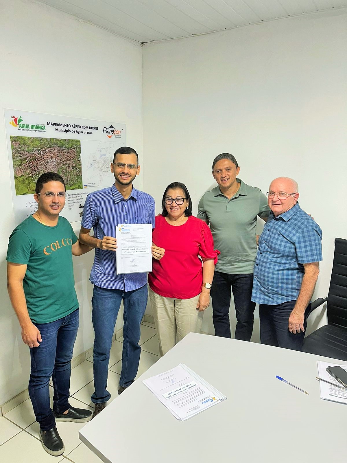 Prefeito Júnior Ribeiro nomeia aprovados no concurso da Educação e Saúde de Água Branca