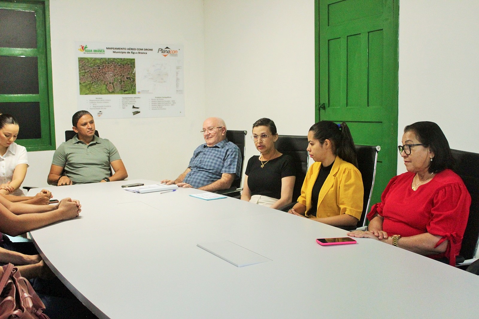 Prefeito Júnior Ribeiro nomeia aprovados no concurso da Educação e Saúde de Água Branca