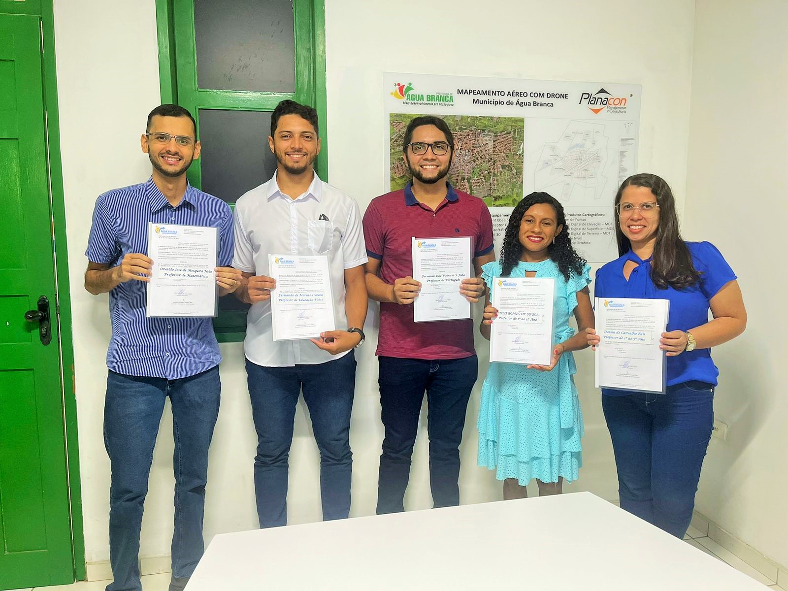 Prefeito Júnior Ribeiro nomeia aprovados no concurso da Educação e Saúde de Água Branca