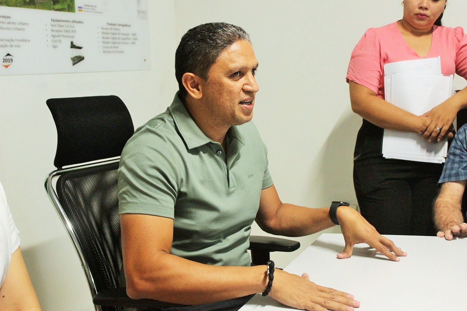 Prefeito Júnior Ribeiro nomeia aprovados no concurso da Educação e Saúde de Água Branca