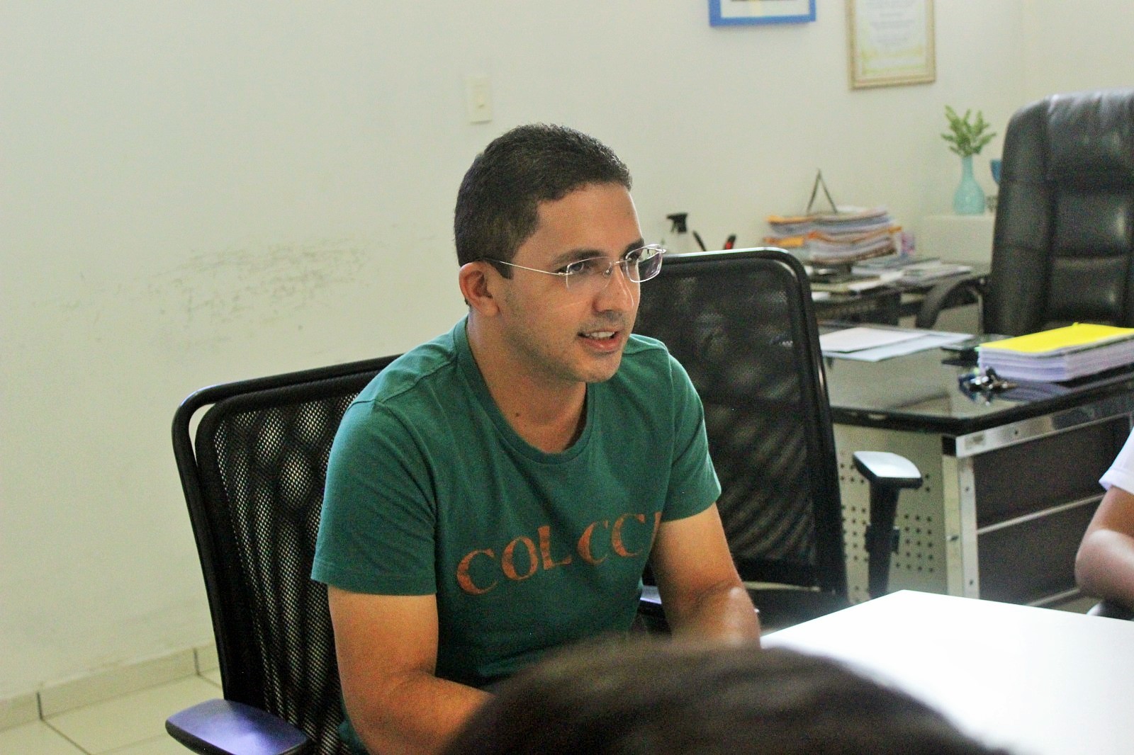 Prefeito Júnior Ribeiro nomeia aprovados no concurso da Educação e Saúde de Água Branca