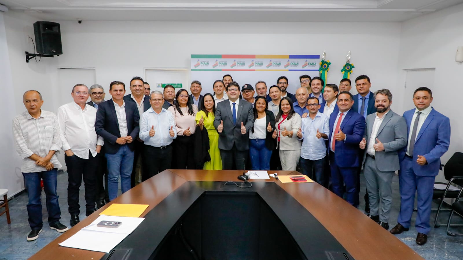 Prefeito Júnior Ribeiro participa de reunião com Rafael Fonteles e garante investimentos para Água Branca Prefeito Júnior Ribeiro participa de reunião com Rafael Fonteles e garante investimentos para Água Branca