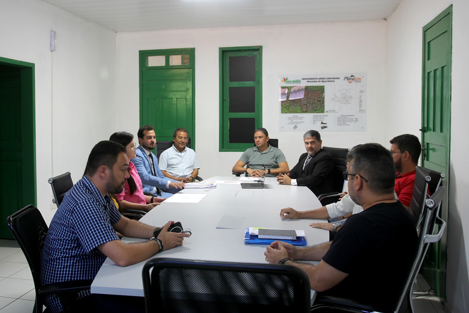 Prefeito Júnior Ribeiro recebe projeto de Regularização Fundiária do bairro Portelinha em Água Branca Prefeito Júnior Ribeiro recebe projeto de Regularização Fundiária do bairro Portelinha em Água Branca