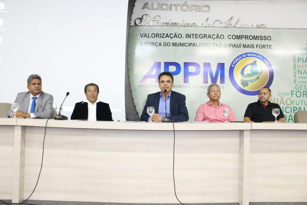 Prefeito pede extensão do prazo para pagamento dos precatórios pelos municípios em reunião na APPM Prefeito pede extensão do prazo para pagamento dos precatórios pelos municípios em reunião na APPM