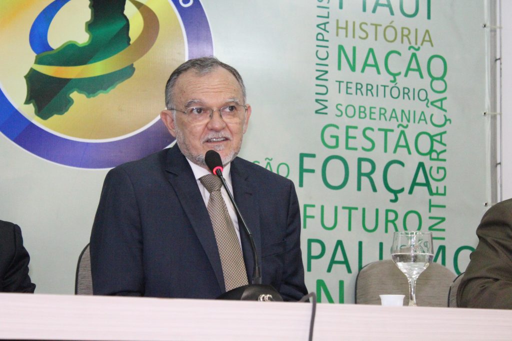 Prefeito pede extensão do prazo para pagamento dos precatórios pelos municípios em reunião na APPM