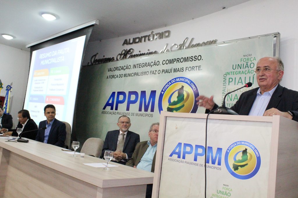 Prefeito pede extensão do prazo para pagamento dos precatórios pelos municípios em reunião na APPM