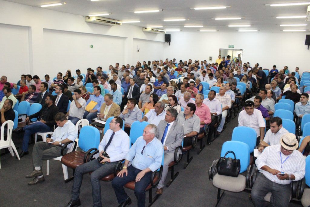 Prefeito pede extensão do prazo para pagamento dos precatórios pelos municípios em reunião na APPM