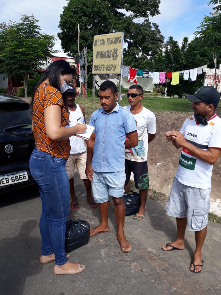 Prefeitura de Água Branca beneficia 400 famílias com doação de cestas básicas Prefeitura de Água Branca beneficia 400 famílias com doação de cestas básicas