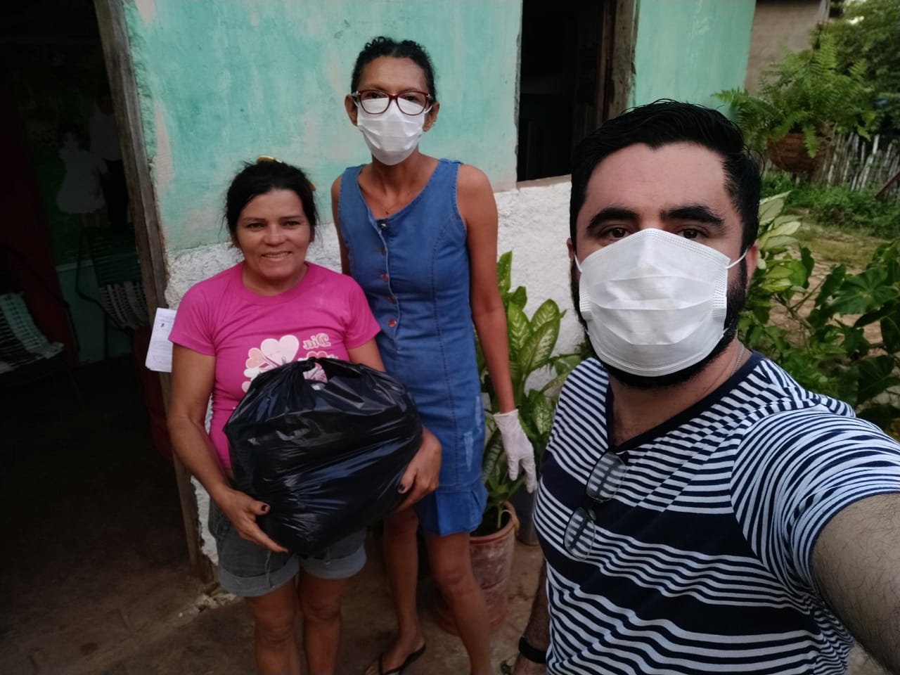 Prefeitura de Água Branca beneficia 400 famílias com doação de cestas básicas