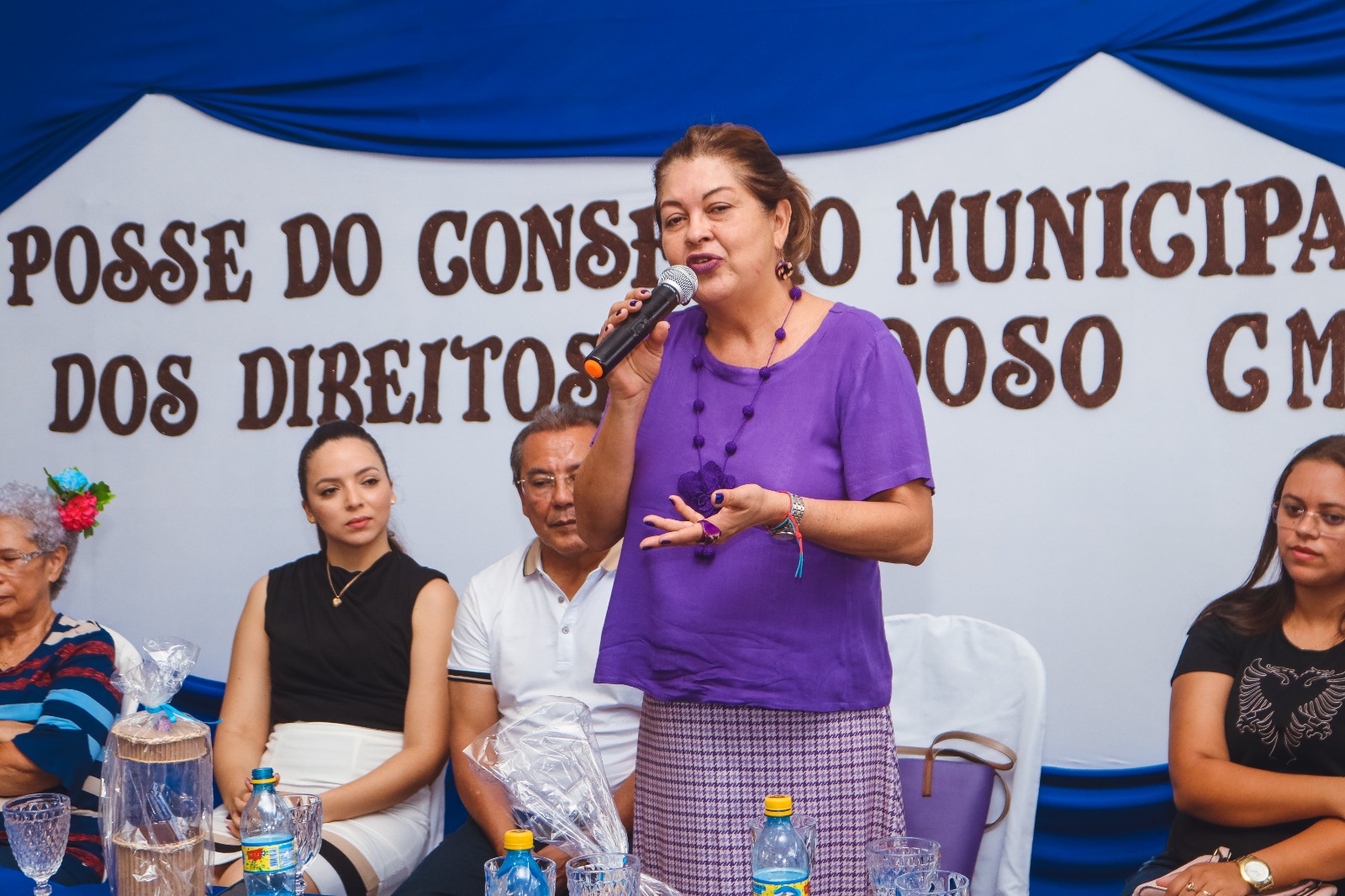Prefeitura de Água Branca distribui 1 tonelada de peixes para a população Prefeitura de Água Branca distribui 1 tonelada de peixes para a população