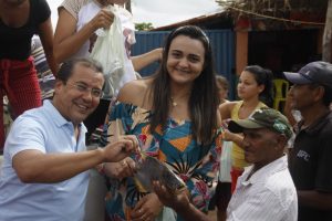 Prefeitura de Água Branca distribui 1 tonelada de peixes para a população