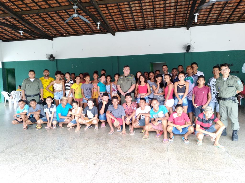 Prefeitura de Água Branca e Polícia Militar promovem palestra para jovens do SCFV Prefeitura de Água Branca e Polícia Militar promovem palestra para jovens do SCFV