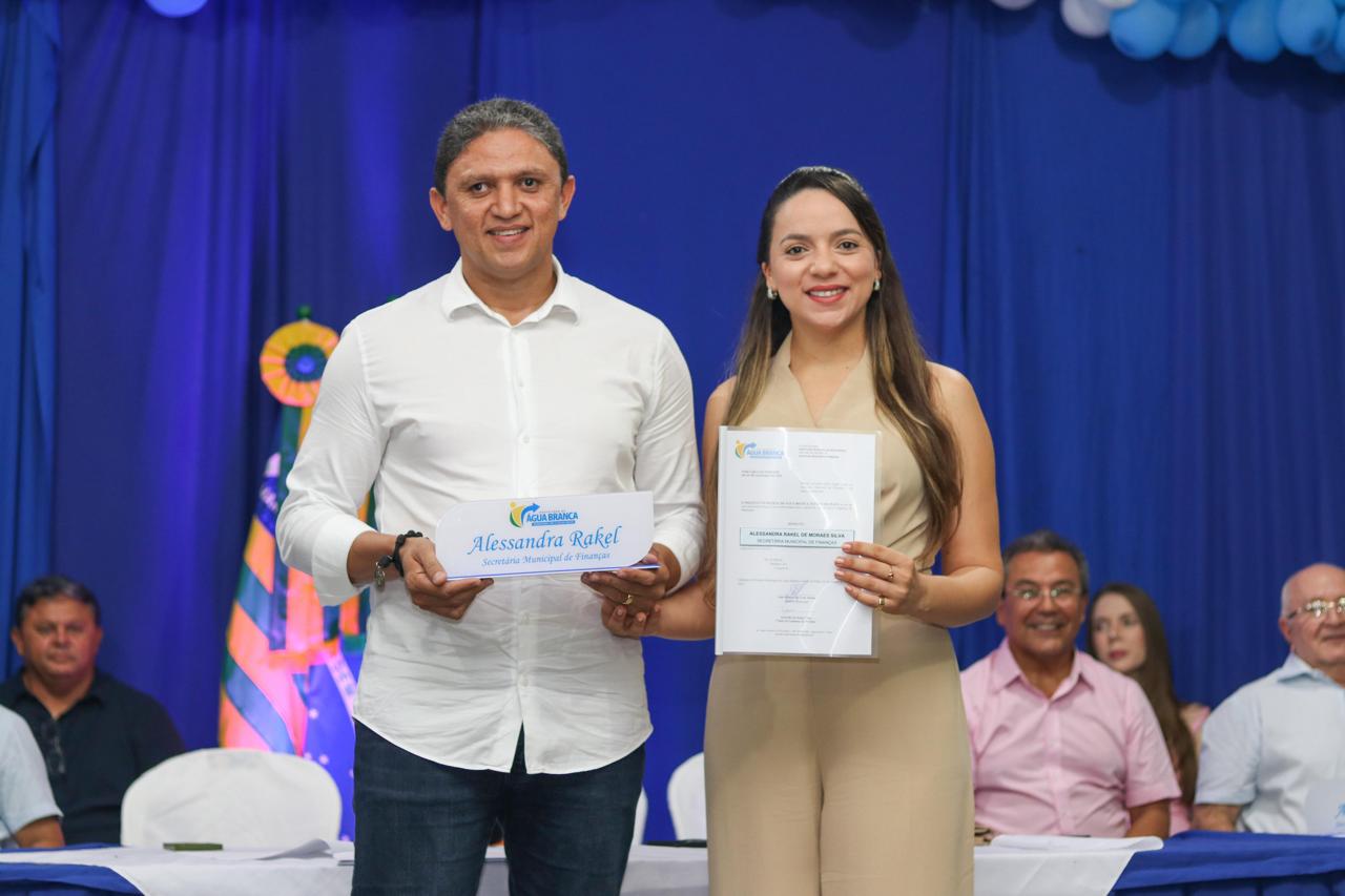 Prefeitura de Água Branca empossa secretariado da gestão 2025-2028