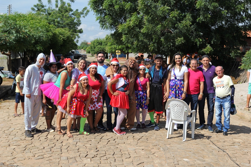 Prefeitura de Água Branca entrega brinquedos em ação social Prefeitura de Água Branca entrega brinquedos em ação social
