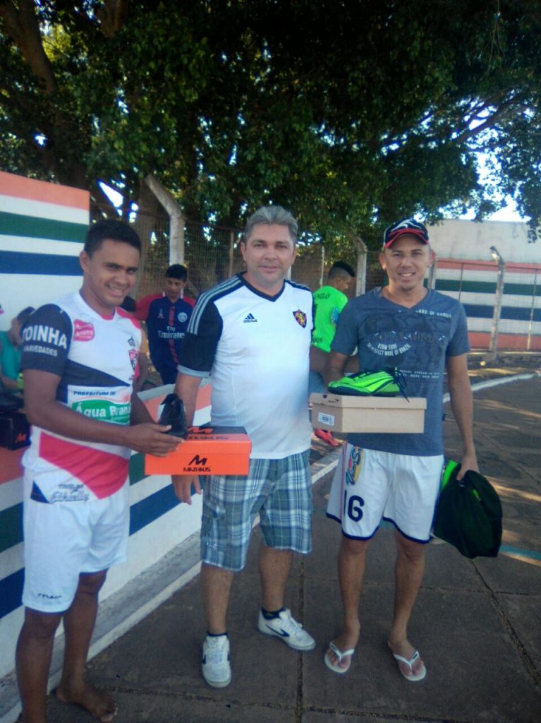 Prefeitura de Água Branca entrega kits esportivos para Seleção Aguabranquense Prefeitura de Água Branca entrega kits esportivos para Seleção Aguabranquense
