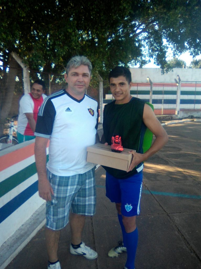 Prefeitura de Água Branca entrega kits esportivos para Seleção Aguabranquense