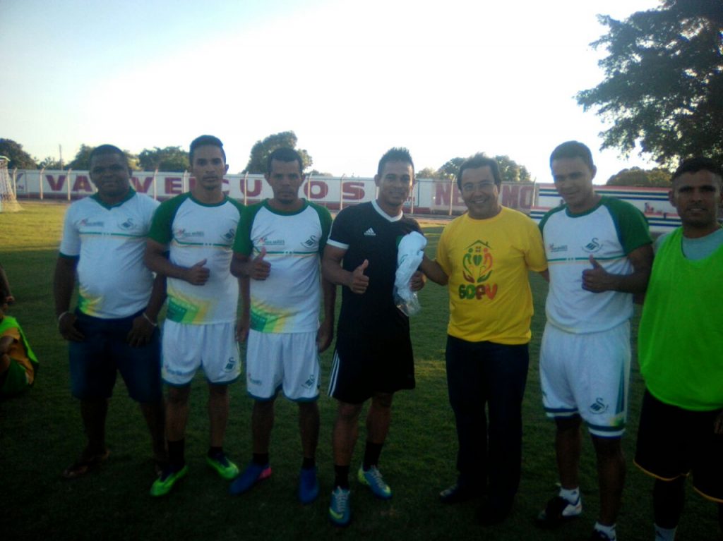 Prefeitura de Água Branca entrega kits esportivos para Seleção Aguabranquense