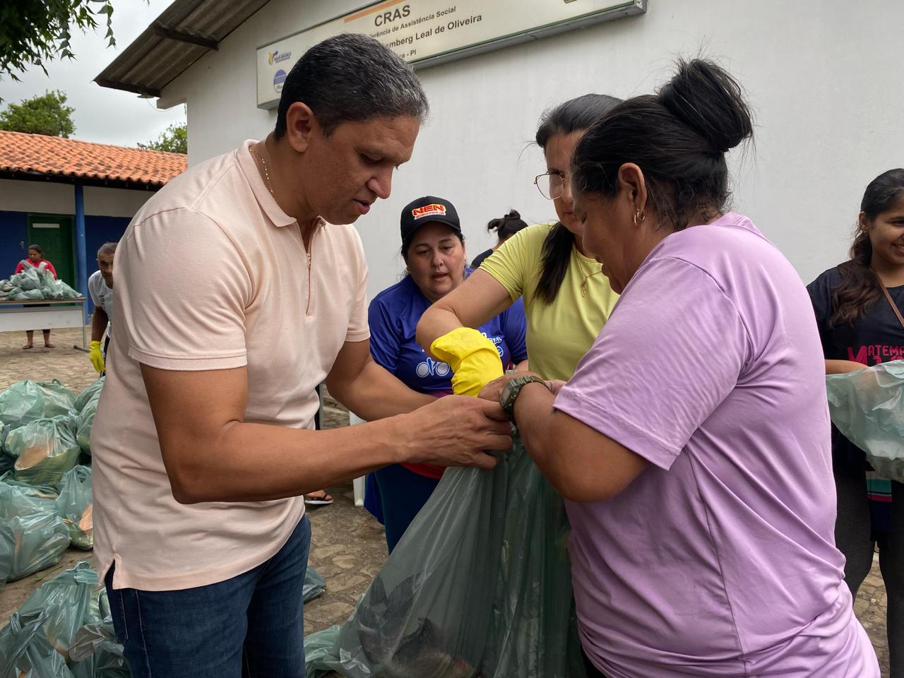Prefeitura de Água Branca entrega mais de 20 toneladas de alimentos para famílias em situação de vulnerabilidade na Semana Santa