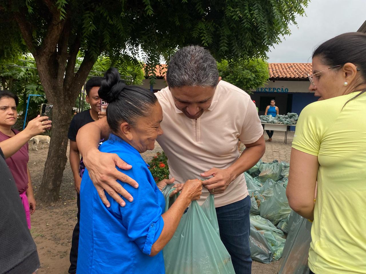 Prefeitura de Água Branca entrega mais de 20 toneladas de alimentos para famílias em situação de vulnerabilidade na Semana Santa