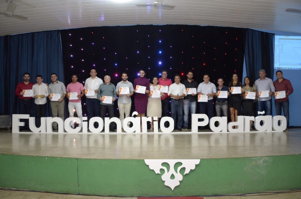 Prefeitura de Água Branca entrega premiação de Funcionários Padrão