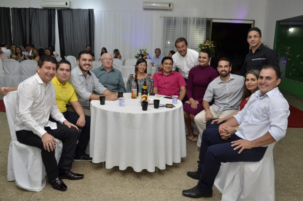 Prefeitura de Água Branca entrega premiação de Funcionários Padrão