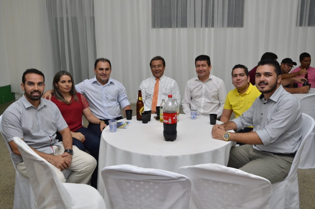 Prefeitura de Água Branca entrega premiação de Funcionários Padrão