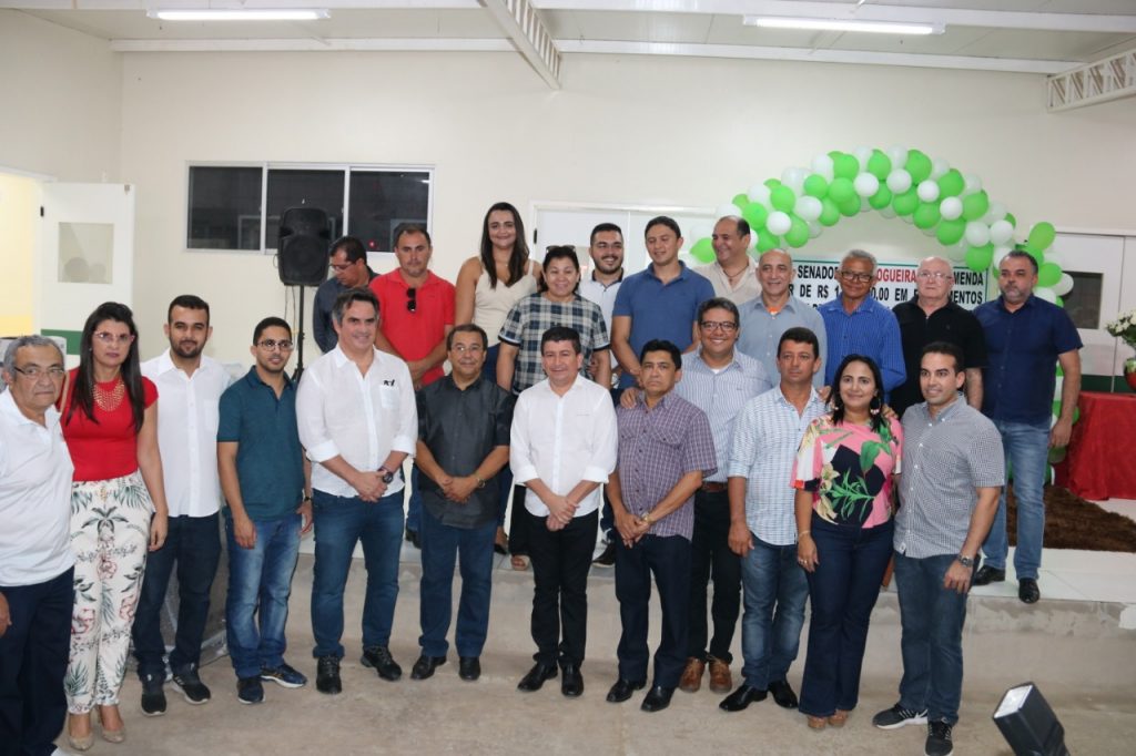 Prefeitura de Água Branca entrega reformas do hospital e matadouro no aniversário da cidade