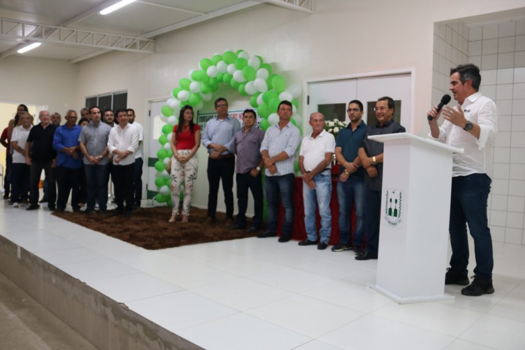 Prefeitura de Água Branca entrega reformas do hospital e matadouro no aniversário da cidade