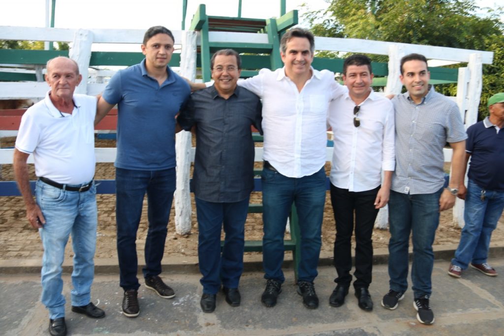 Prefeitura de Água Branca entrega reformas do hospital e matadouro no aniversário da cidade