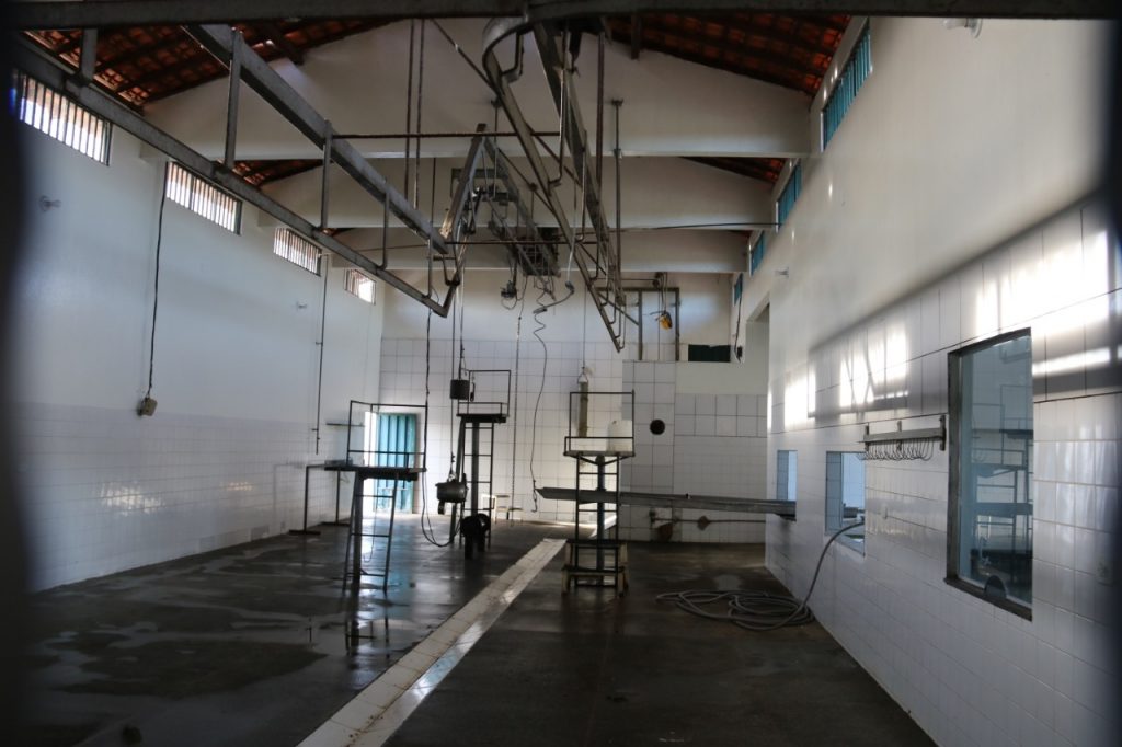 Prefeitura de Água Branca entrega reformas do hospital e matadouro no aniversário da cidade