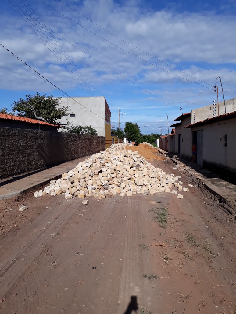 Prefeitura de Água Branca garante investimentos em obras no município
