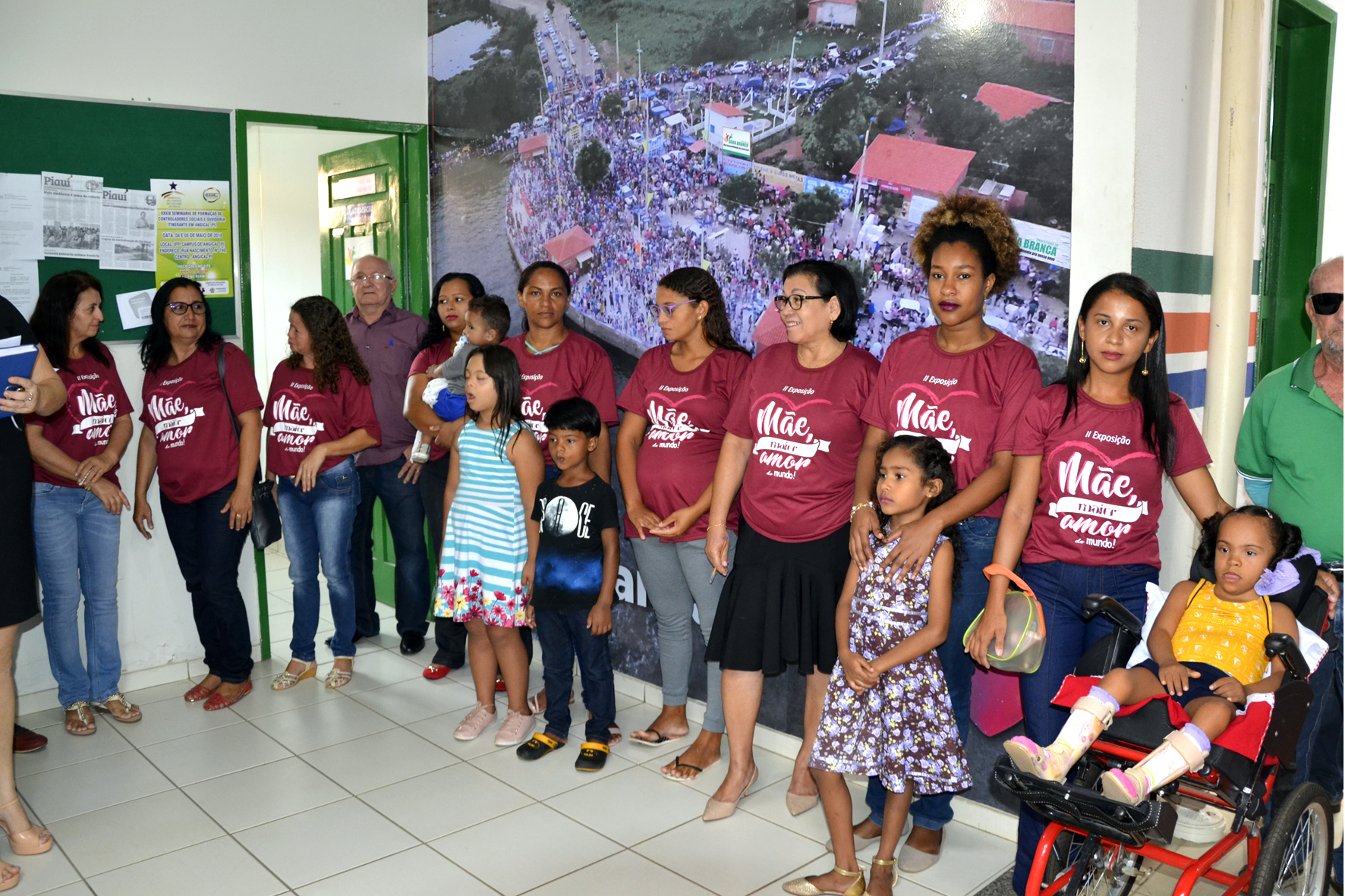 Prefeitura de Água Branca homenageia mães do município em exposição fotográfica Prefeitura de Água Branca homenageia mães do município em exposição fotográfica