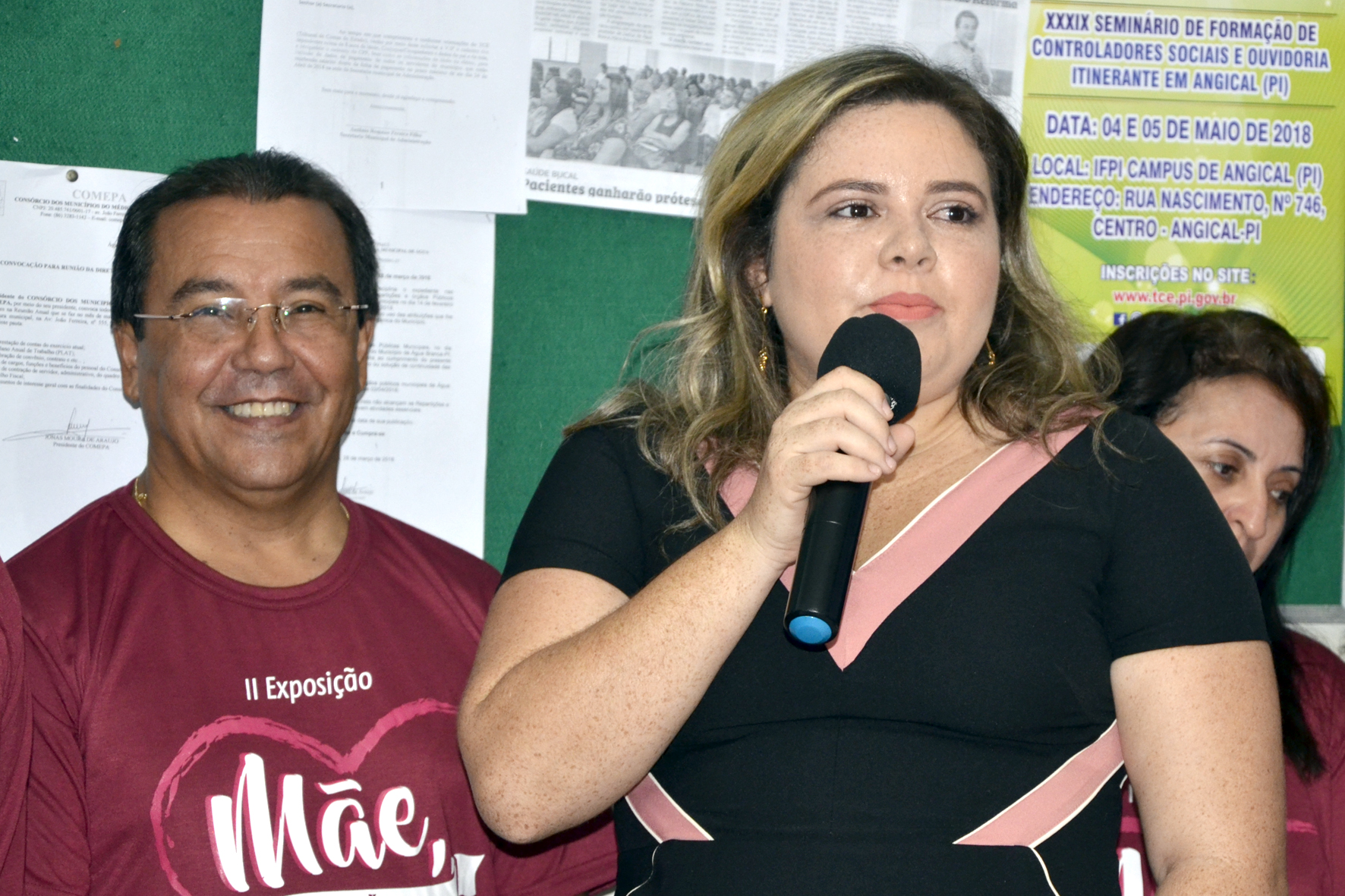 Prefeitura de Água Branca homenageia mães do município em exposição fotográfica