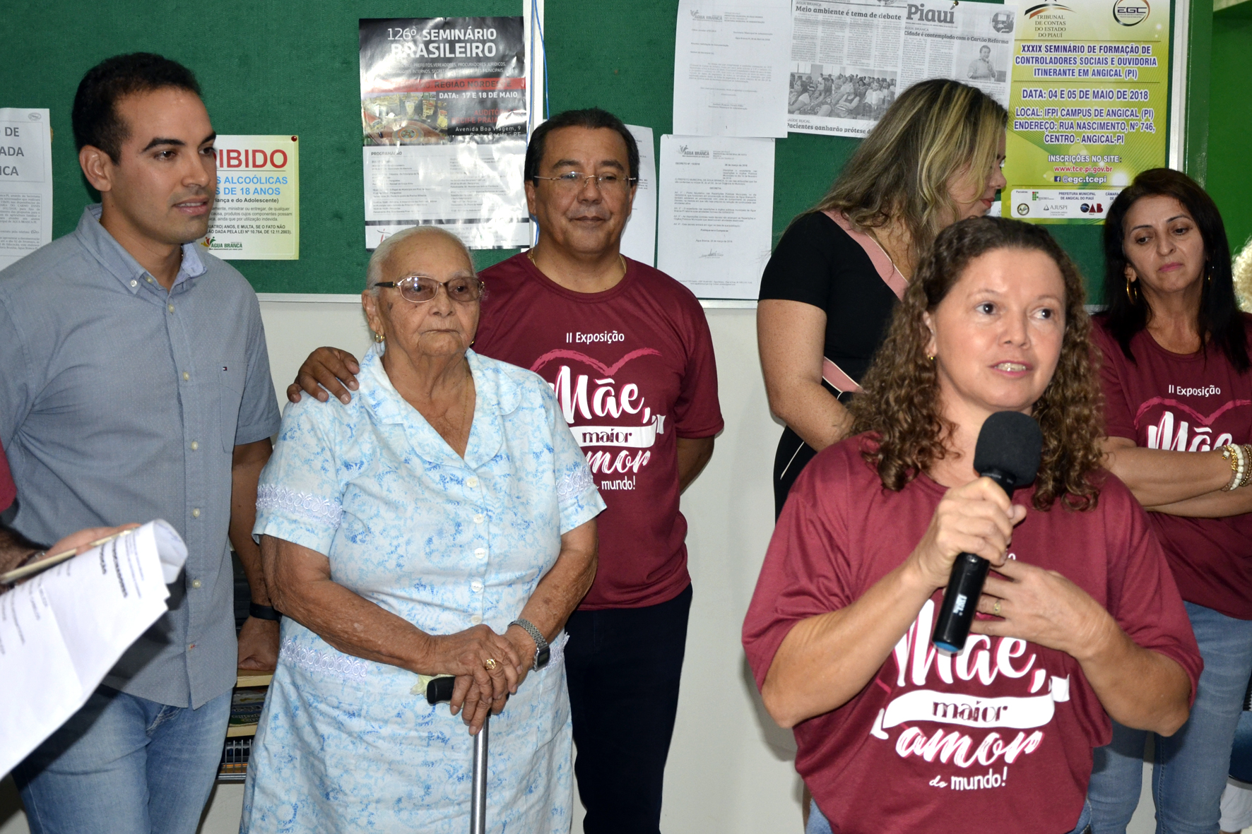 Prefeitura de Água Branca homenageia mães do município em exposição fotográfica