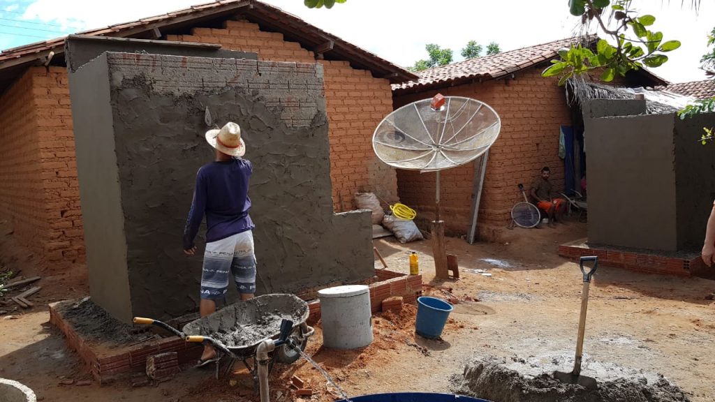 Prefeitura de Água Branca inicia construção de módulos sanitários Prefeitura de Água Branca inicia construção de módulos sanitários