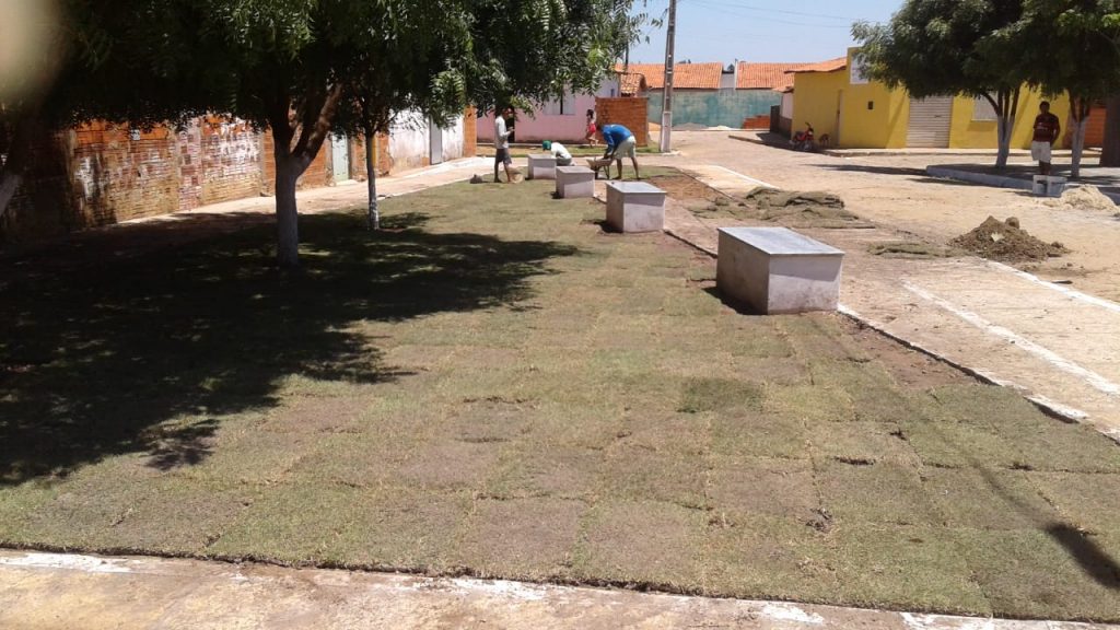 Prefeitura de Água Branca inicia construção de praça no bairro Mutirão Prefeitura de Água Branca inicia construção de praça no bairro Mutirão