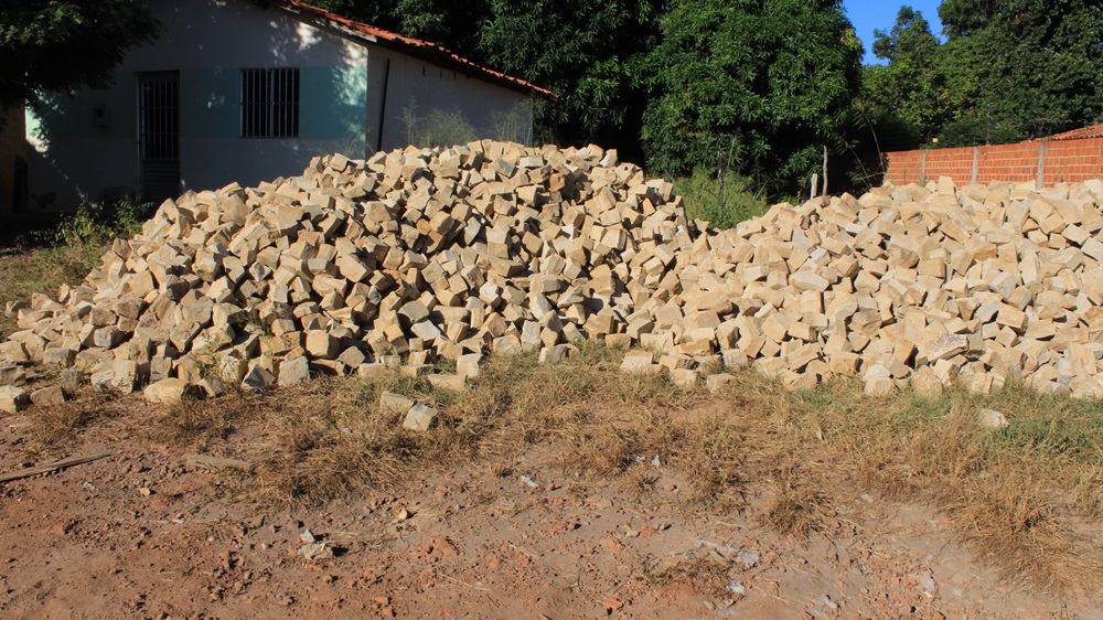 Prefeitura de Água Branca inicia obras de nove quilômetros de pavimentação