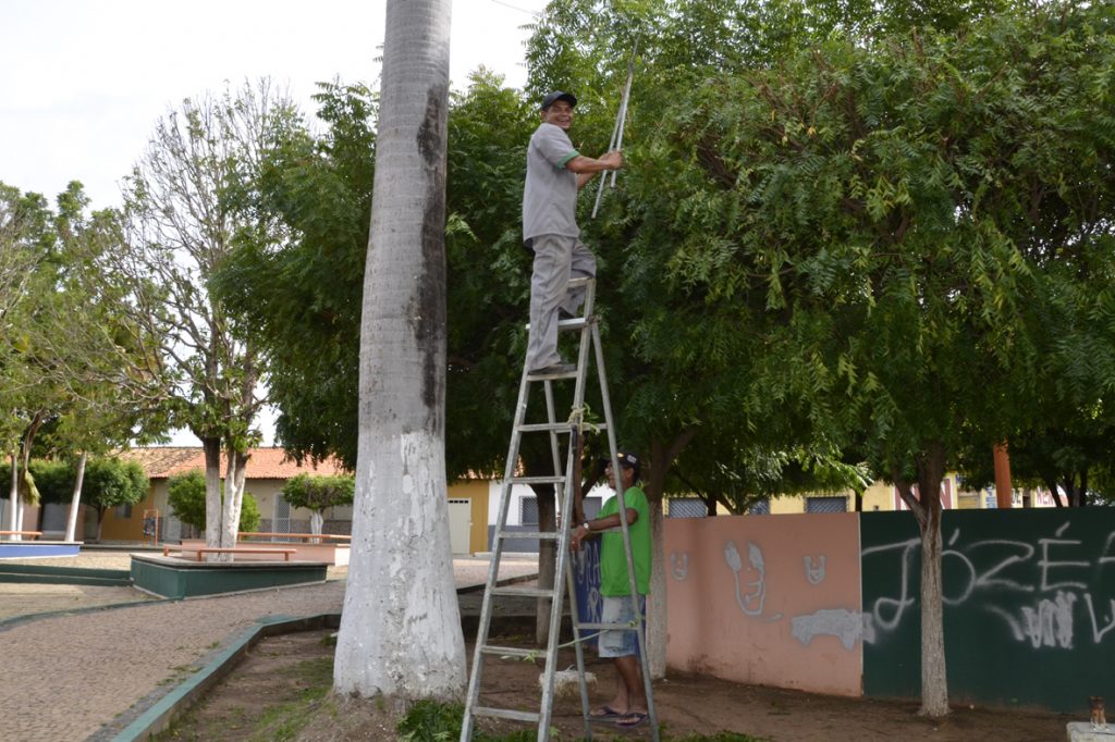 Prefeitura de Água Branca inicia preparação de vias públicas para o Carnaval