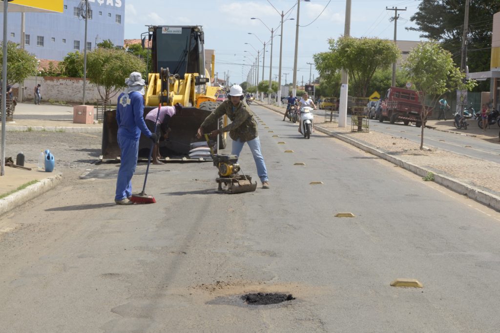 Prefeitura de Água Branca inicia preparação de vias públicas para o Carnaval