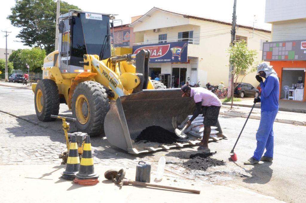 Prefeitura de Água Branca inicia preparação de vias públicas para o Carnaval