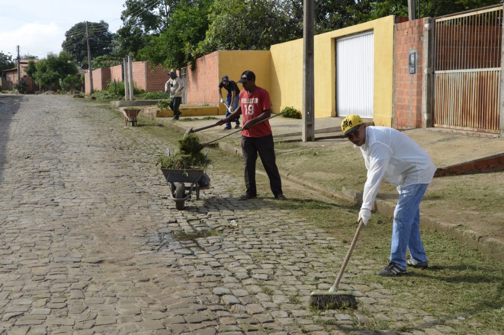 Prefeitura de Água Branca inicia preparação de vias públicas para o Carnaval