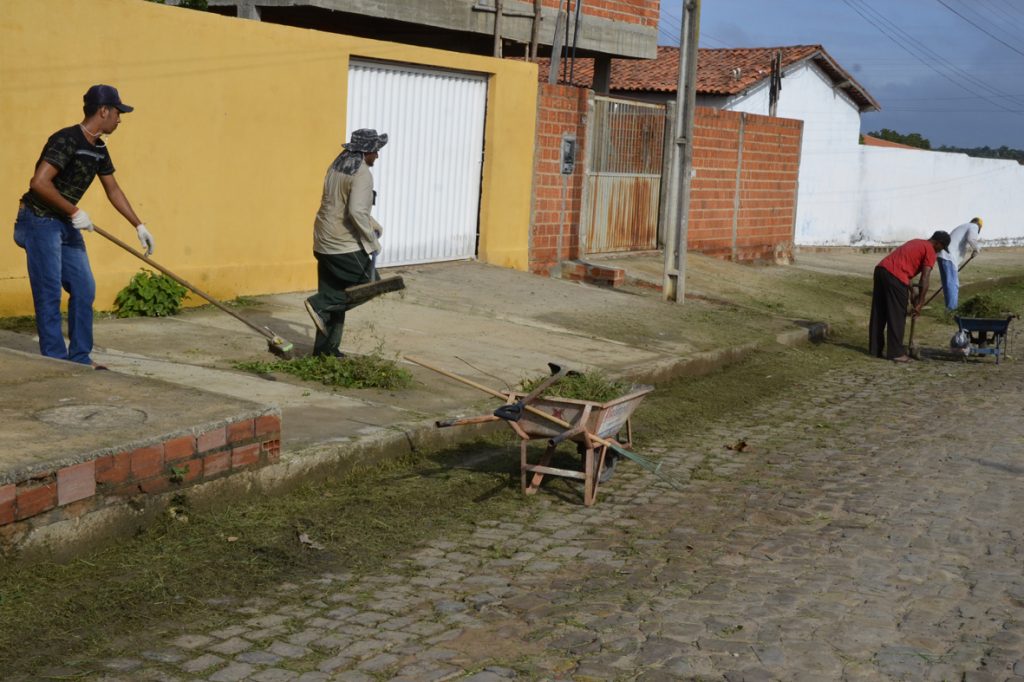 Prefeitura de Água Branca inicia preparação de vias públicas para o Carnaval