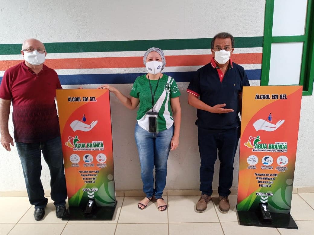 Prefeitura de Água Branca instala totens higienizadores de álcool em gel em repartições públicas Prefeitura de Água Branca instala totens higienizadores de álcool em gel em repartições públicas