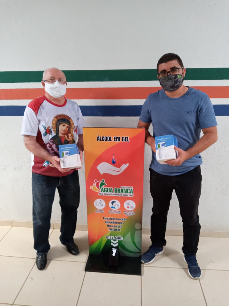Prefeitura de Água Branca instala totens higienizadores de álcool em gel em repartições públicas