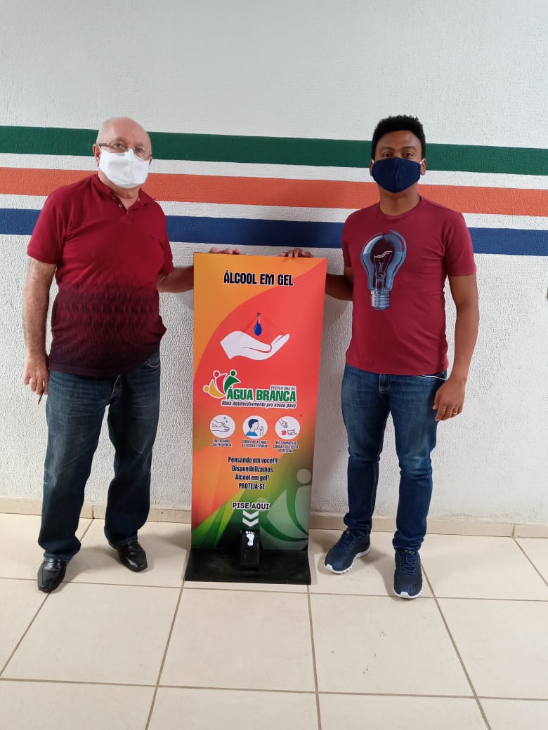 Prefeitura de Água Branca instala totens higienizadores de álcool em gel em repartições públicas