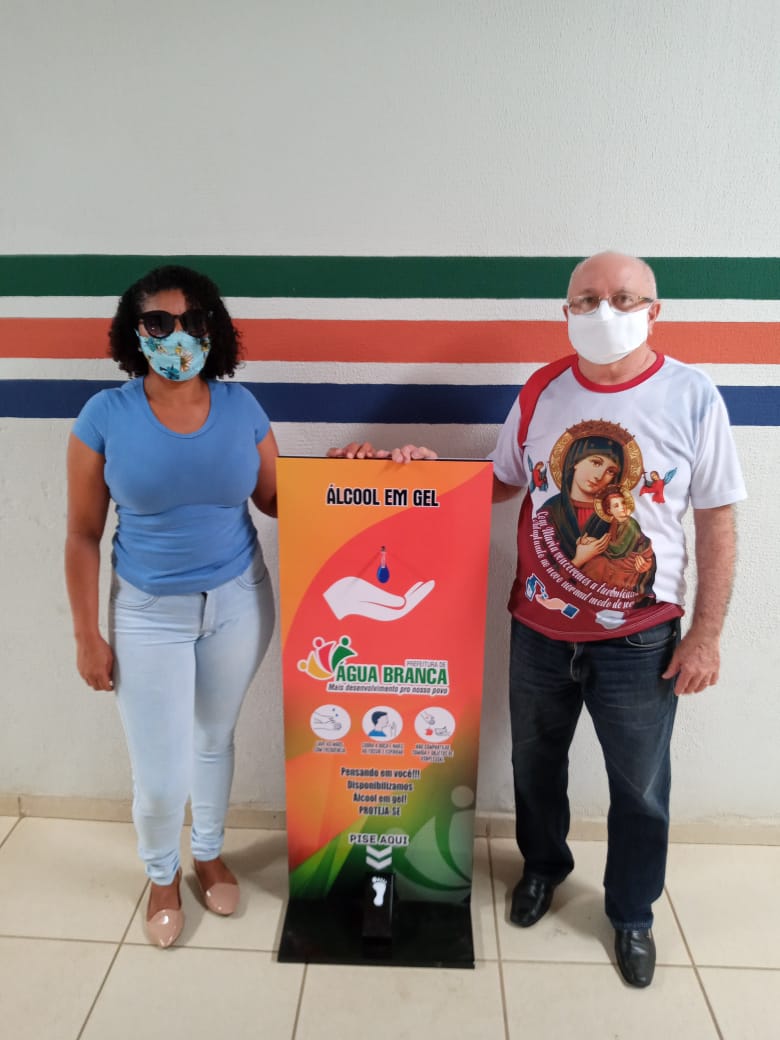 Prefeitura de Água Branca instala totens higienizadores de álcool em gel em repartições públicas