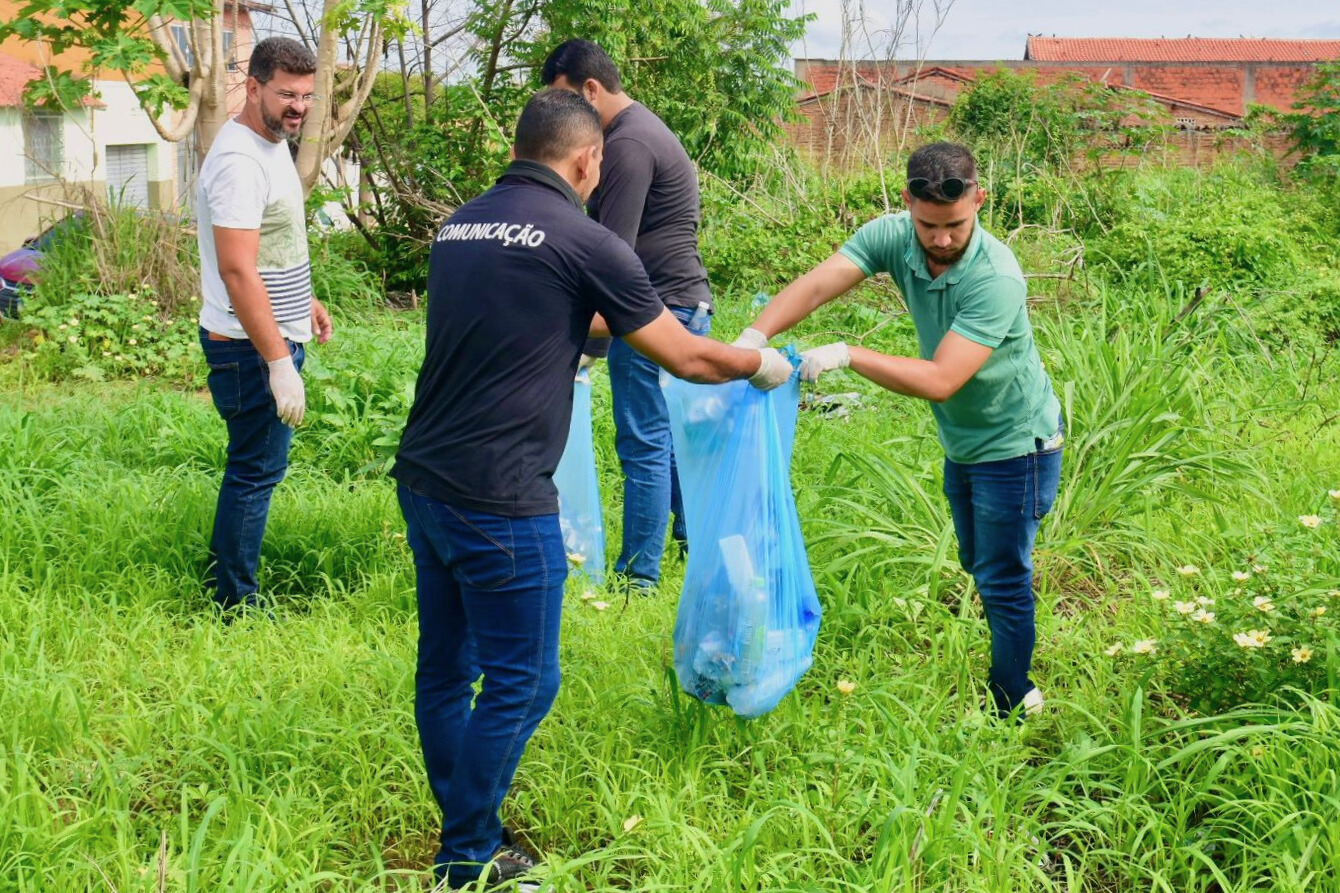 Prefeitura de Água Branca intensifica combate à dengue com mutirão de limpeza