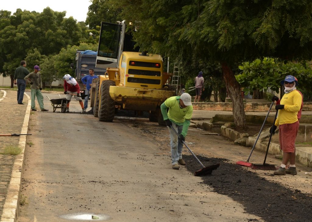 Prefeitura de Água Branca intensifica operação tapa-buracos