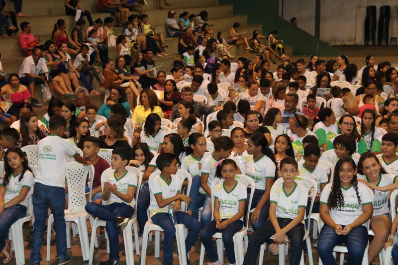 Prefeitura de Água Branca premia estudantes que se destacaram nas olimpíadas estudantis em 2019